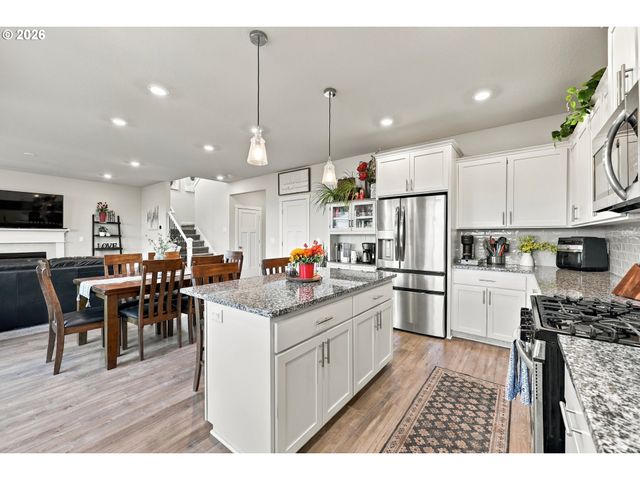 1746 N HYSSOP St, Canby, OR 97013