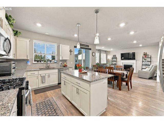 1746 N HYSSOP St, Canby, OR 97013
