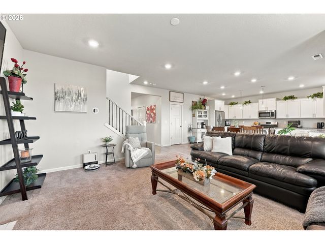 1746 N HYSSOP St, Canby, OR 97013