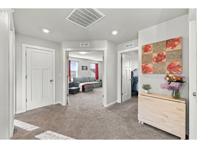 1746 N HYSSOP St, Canby, OR 97013