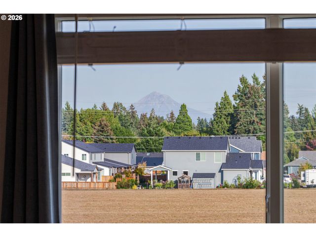 1746 N HYSSOP St, Canby, OR 97013