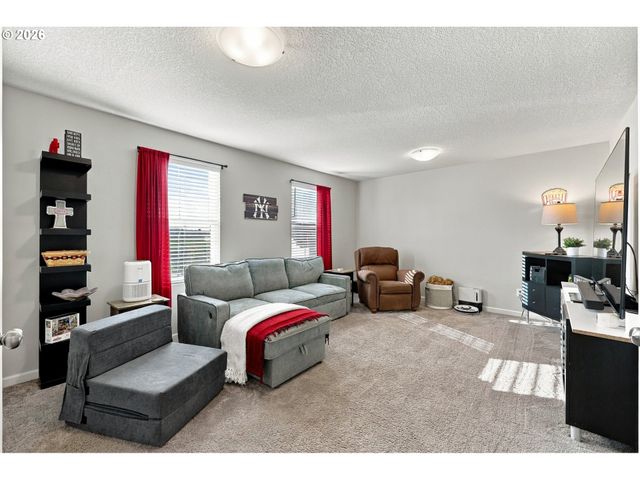 1746 N HYSSOP St, Canby, OR 97013
