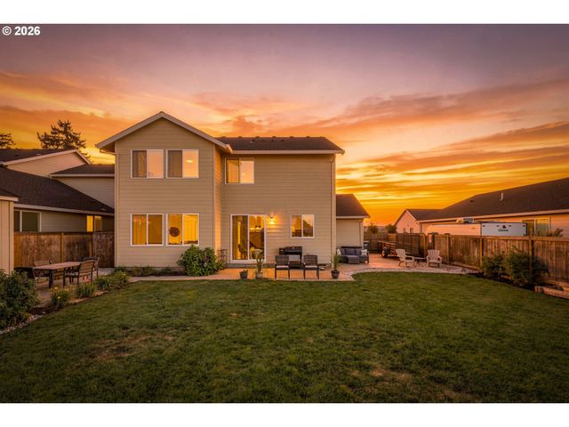1746 N HYSSOP St, Canby, OR 97013