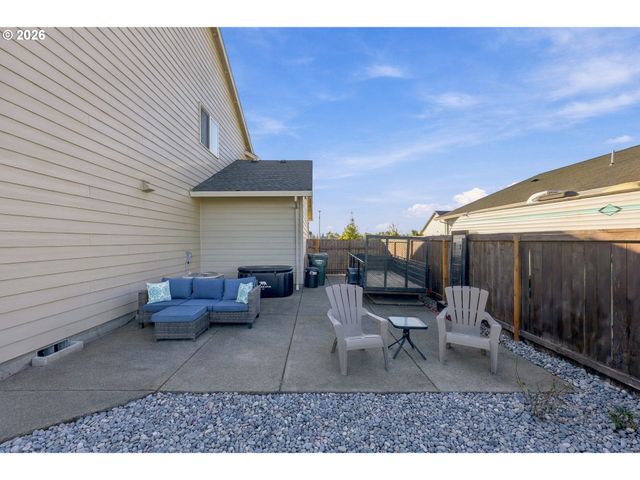 1746 N HYSSOP St, Canby, OR 97013