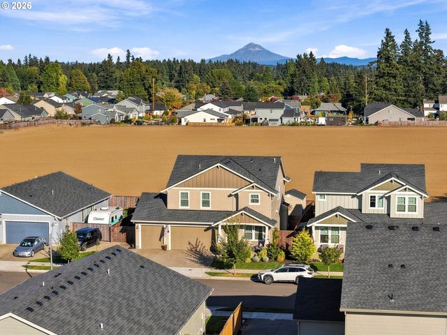 1746 N HYSSOP St, Canby, OR 97013