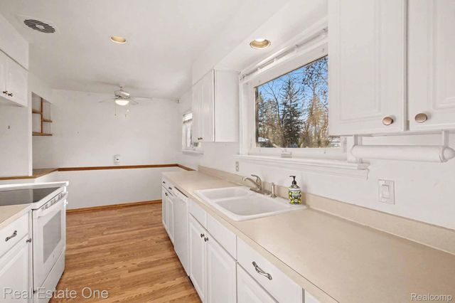 7251 Cottonwood Knoll, West Bloomfield Charter Township, MI 48322