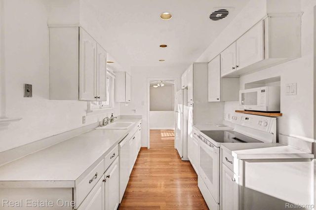 7251 Cottonwood Knoll, West Bloomfield Charter Township, MI 48322