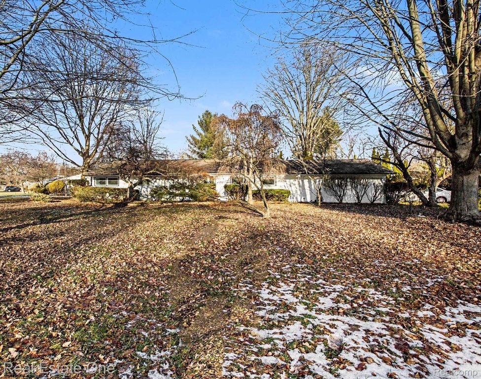 7251 Cottonwood Knoll, West Bloomfield Charter Township, MI 48322