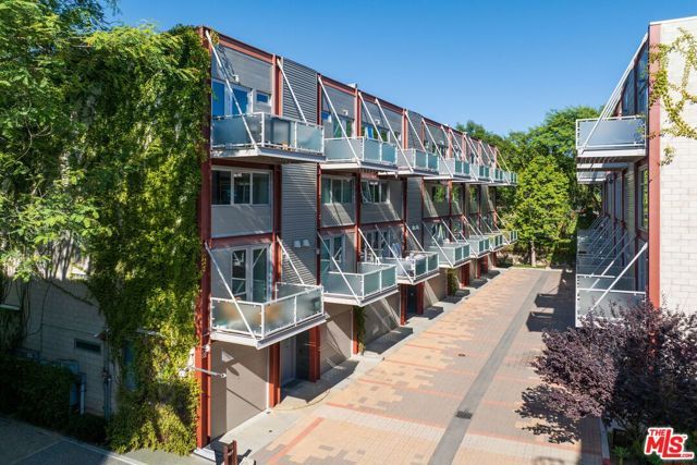 3450 Cahuenga Boulevard 902, Los Angeles, CA 90068