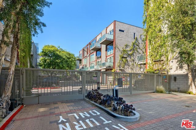 3450 Cahuenga Boulevard 902, Los Angeles, CA 90068