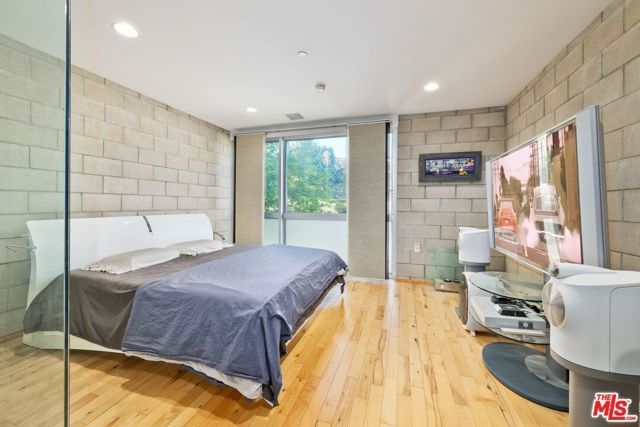 3450 Cahuenga Boulevard 902, Los Angeles, CA 90068