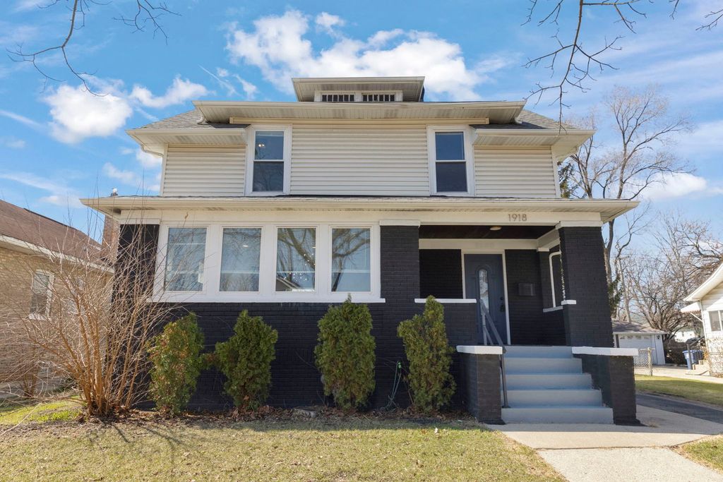 1918 S 9th Avenue, Maywood, IL 60153