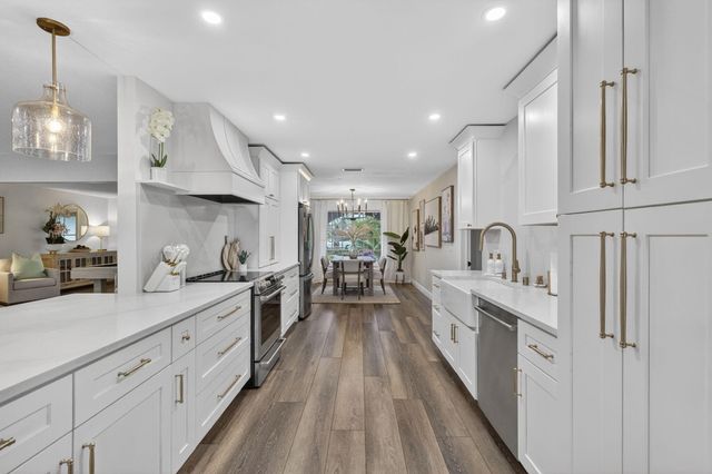 903 SW 28th Avenue, Boynton Beach, FL 33435