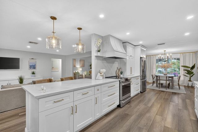 903 SW 28th Avenue, Boynton Beach, FL 33435