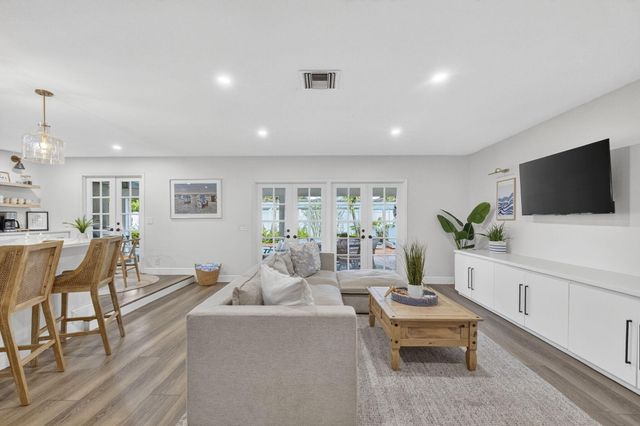 903 SW 28th Avenue, Boynton Beach, FL 33435