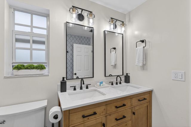 903 SW 28th Avenue, Boynton Beach, FL 33435