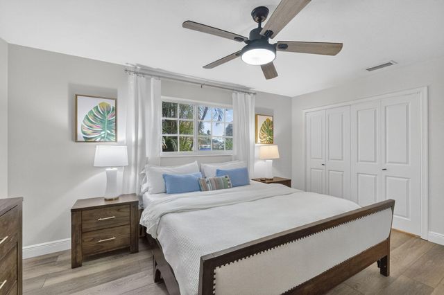 903 SW 28th Avenue, Boynton Beach, FL 33435