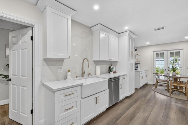 903 SW 28th Avenue, Boynton Beach, FL 33435