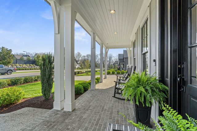 8744 Belladonna Dr, College Grove, TN 37046