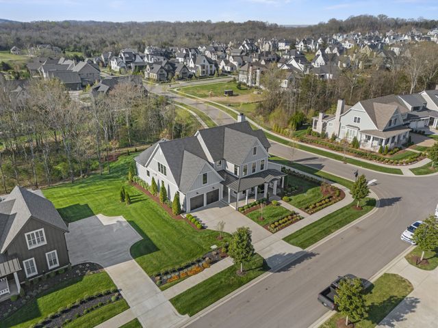 8744 Belladonna Dr, College Grove, TN 37046