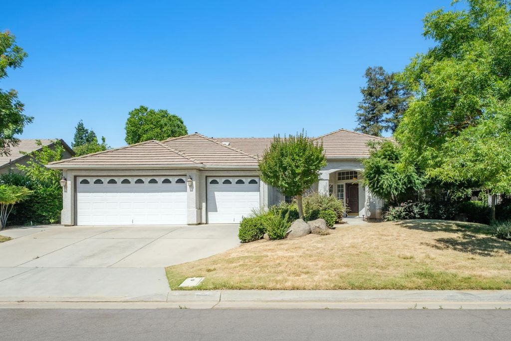 Image 1 of property listing at 6457 N Selland Avenue, Fresno, CA 93711