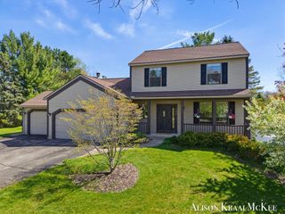 100 Rollingbrook Ne, Ada Twp, MI 49301
