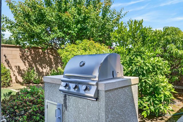 2400 Provincetown Way, Roseville, CA 95747