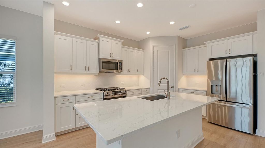 Image 16 of property listing at 2114 SYLVESTER PALM LANE, Bradenton, FL 34212