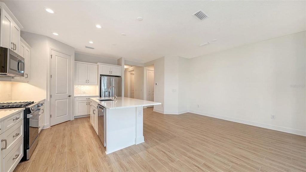 Image 20 of property listing at 2114 SYLVESTER PALM LANE, Bradenton, FL 34212