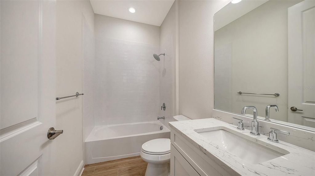 Image 27 of property listing at 2114 SYLVESTER PALM LANE, Bradenton, FL 34212