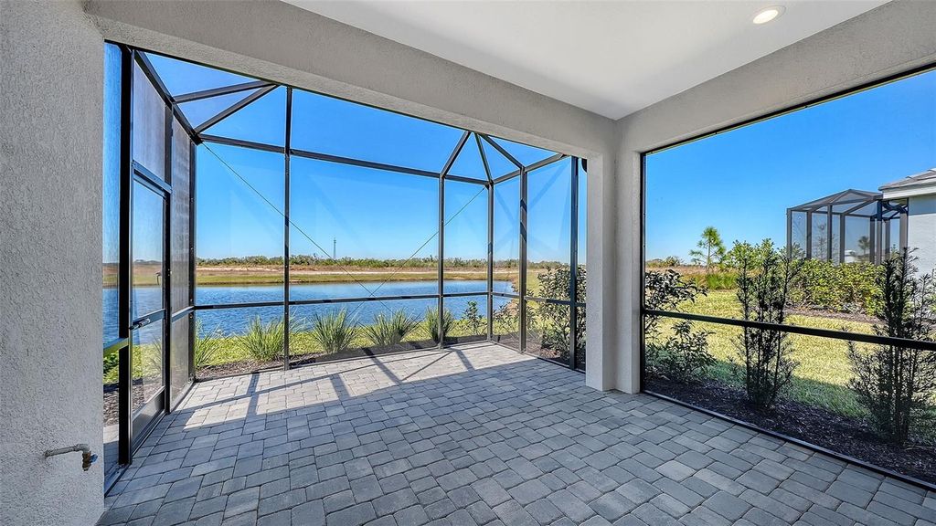 Image 34 of property listing at 2114 SYLVESTER PALM LANE, Bradenton, FL 34212