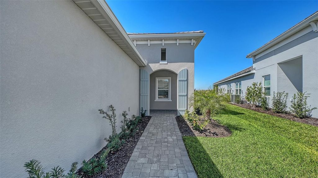 Image 5 of property listing at 2114 SYLVESTER PALM LANE, Bradenton, FL 34212