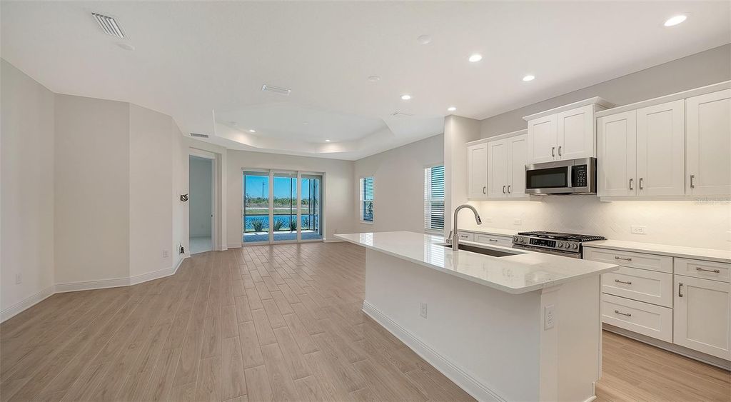 Image 7 of property listing at 2114 SYLVESTER PALM LANE, Bradenton, FL 34212