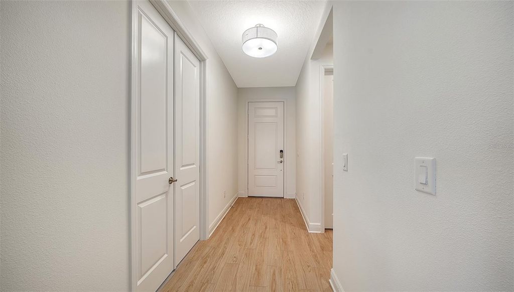 Image 10 of property listing at 2114 SYLVESTER PALM LANE, Bradenton, FL 34212