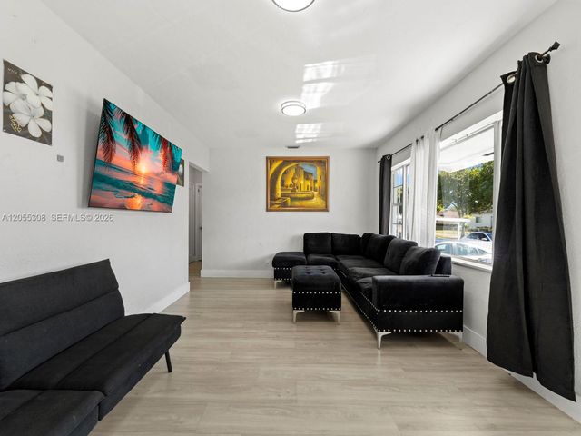 355 W 62nd St, Hialeah, FL 33012