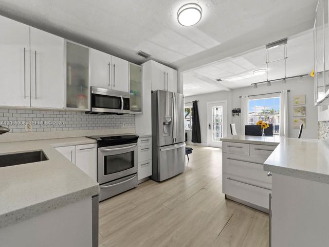 355 W 62nd St, Hialeah, FL 33012