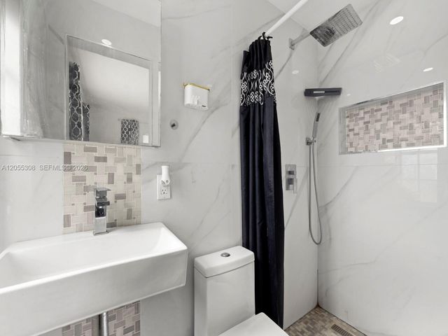 355 W 62nd St, Hialeah, FL 33012