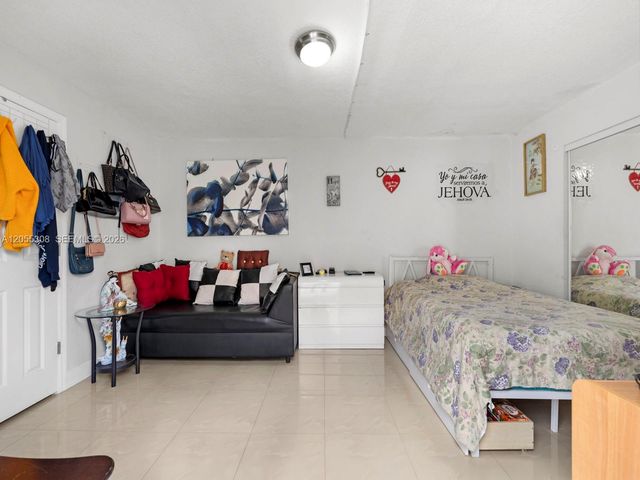 355 W 62nd St, Hialeah, FL 33012