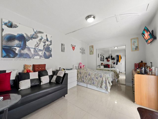 355 W 62nd St, Hialeah, FL 33012