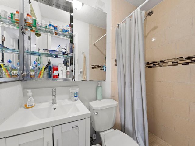 355 W 62nd St, Hialeah, FL 33012