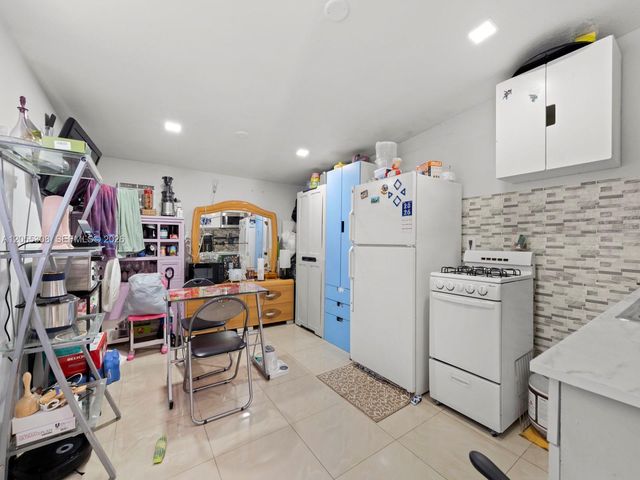 355 W 62nd St, Hialeah, FL 33012