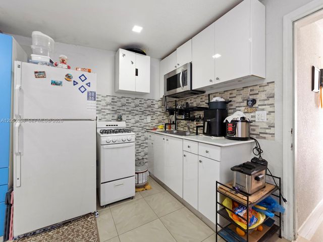 355 W 62nd St, Hialeah, FL 33012