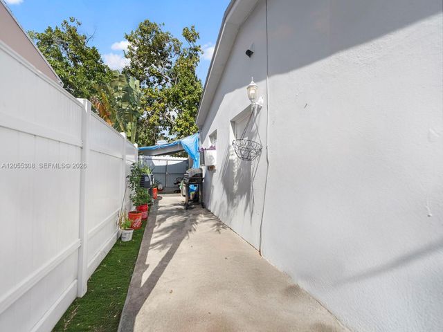 355 W 62nd St, Hialeah, FL 33012