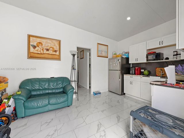 355 W 62nd St, Hialeah, FL 33012