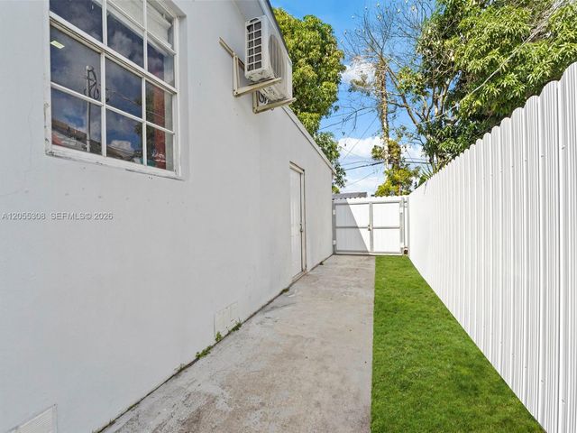 355 W 62nd St, Hialeah, FL 33012