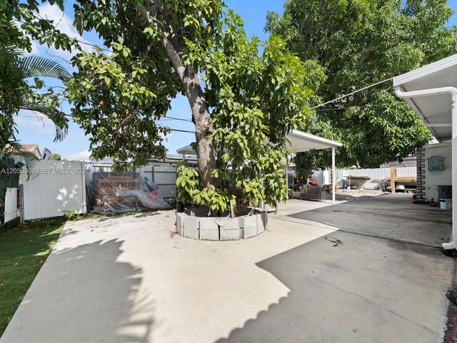 355 W 62nd St, Hialeah, FL 33012