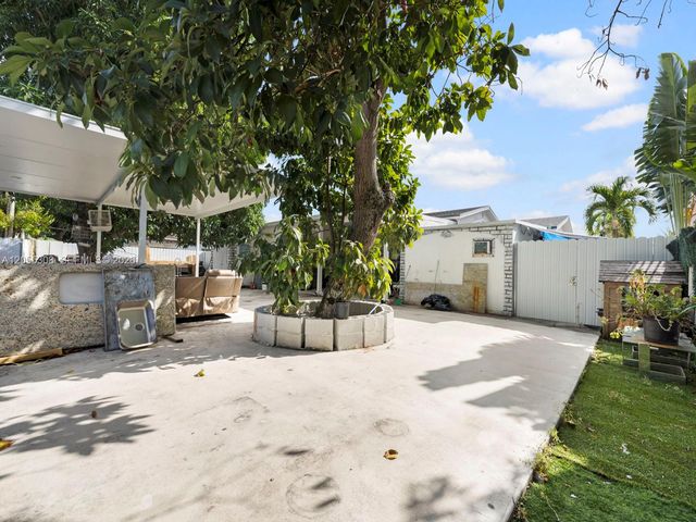 355 W 62nd St, Hialeah, FL 33012