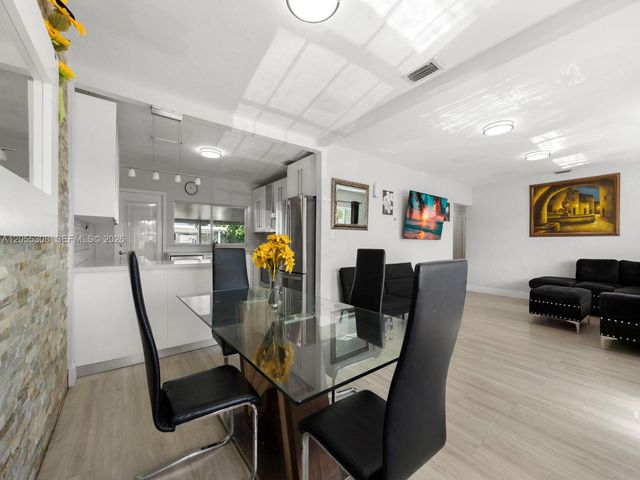 355 W 62nd St, Hialeah, FL 33012