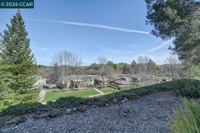 1557 Rockledge Ln 2, Walnut Creek, CA 94595