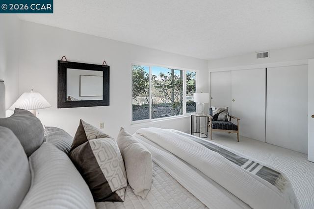 1557 Rockledge Ln 2, Walnut Creek, CA 94595